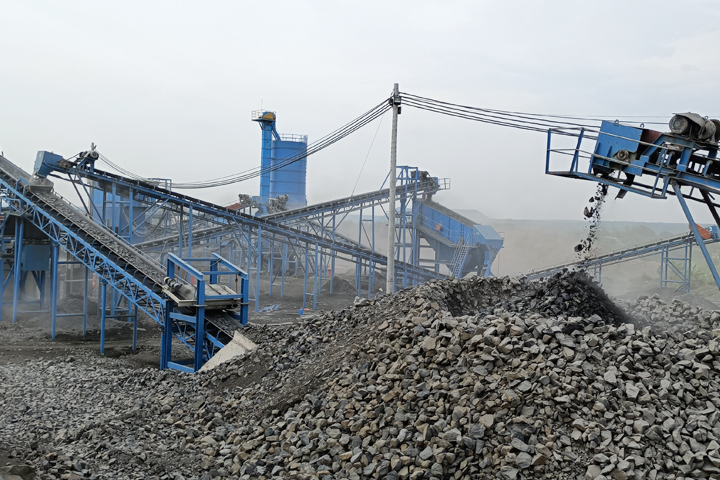 Ligne de production de concassage de basalte de 300 tph au Vietnam