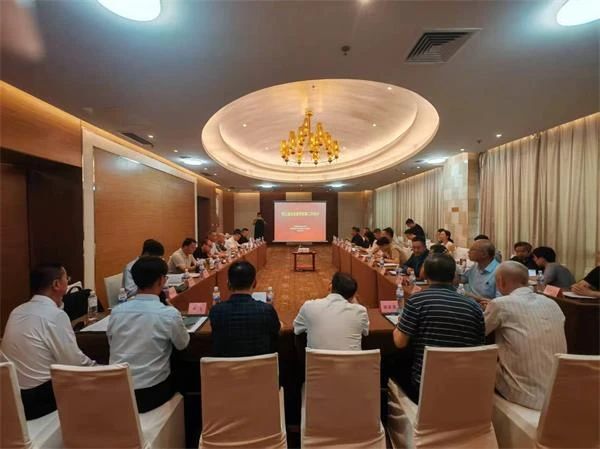 Le président Yang Anmin a assisté à la deuxième réunion du troisième comité directeur du comité de travail sur la gestion des déchets de construction et lutilisation des ressources de lAssociation chinoise pour lenvironnement.