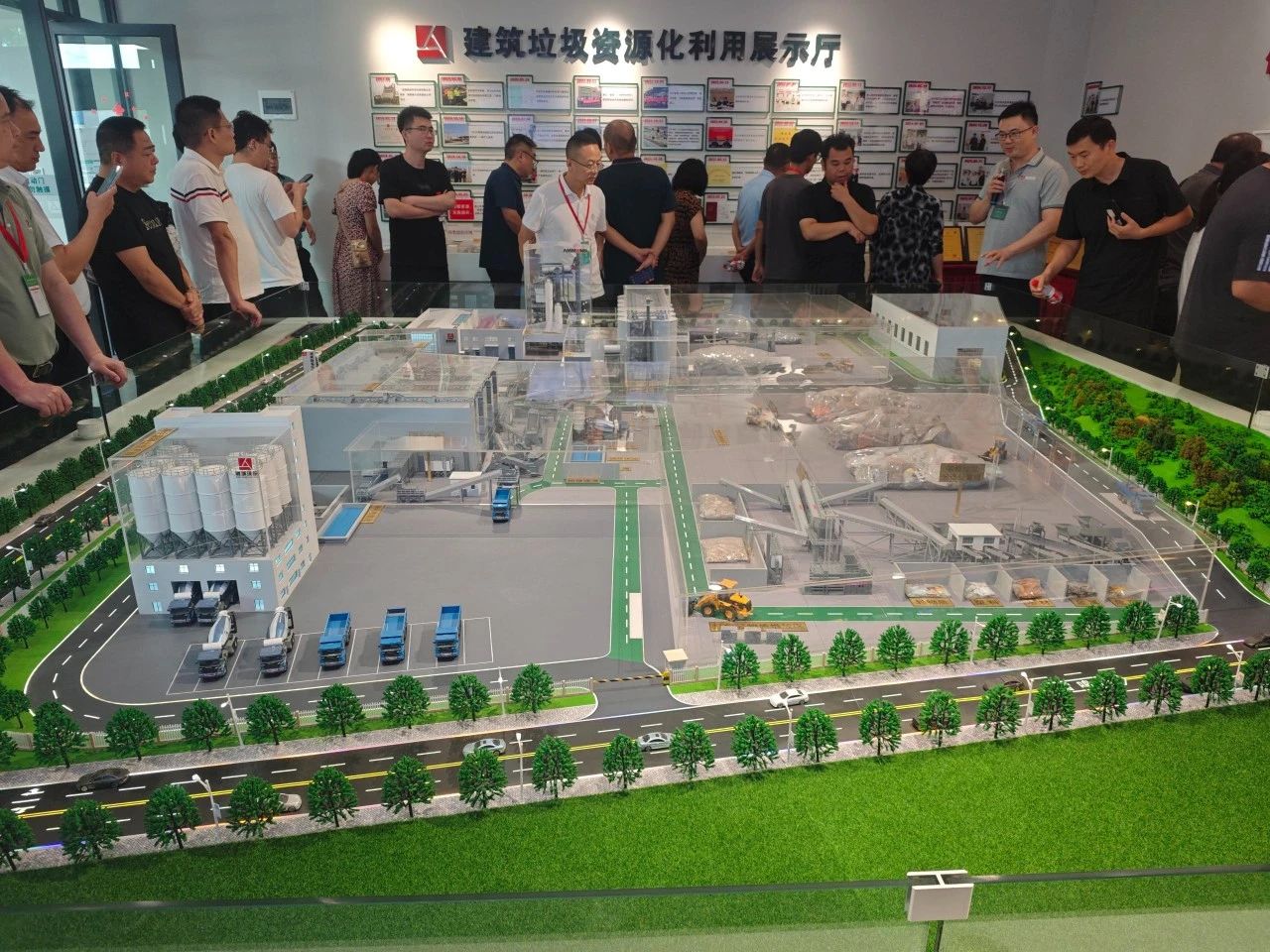 Shanghai SANME Co., Ltd. a participé à la 10e Conférence nationale sur le traitement des déchets solides et des résidus de construction, construisant ainsi ensemble un nouvel avenir pour une économie circulaire verte.