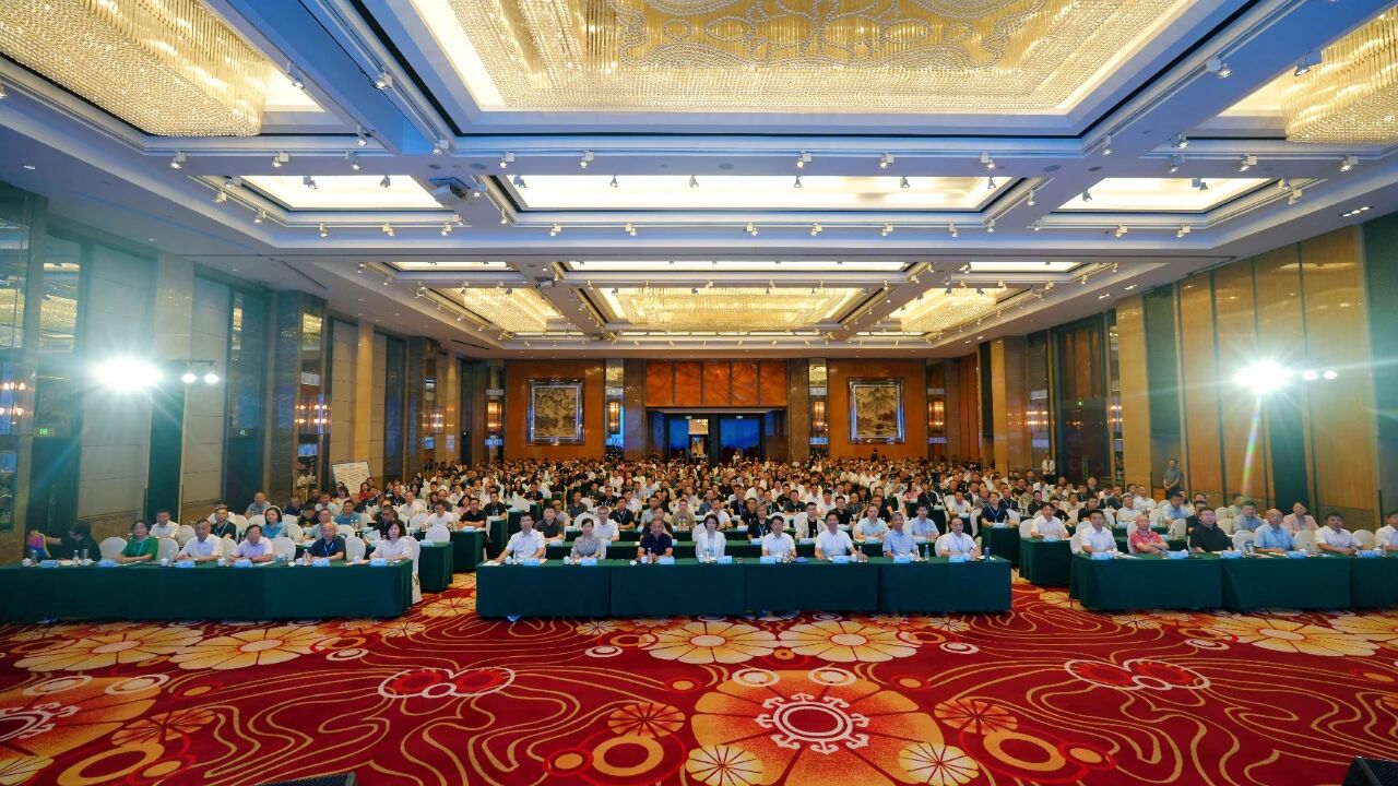 Autonomisation numérique · Transformation verte | Shanghai SANME Co., Ltd. se félicite du succès de la Conférence déchange 2025 sur la gestion des déchets de construction et lutilisation des ressources