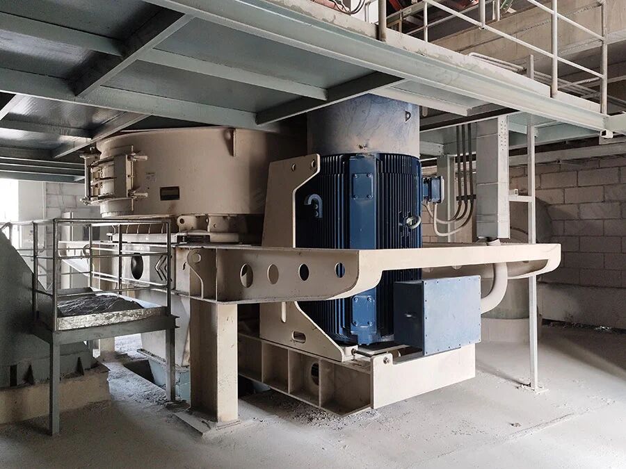 Un puissant concasseur à percussion de grande capacité (1 800 tonnes/heure) permet au projet de granulats Oriental Hope Phase III de dépasser les objectifs de production.